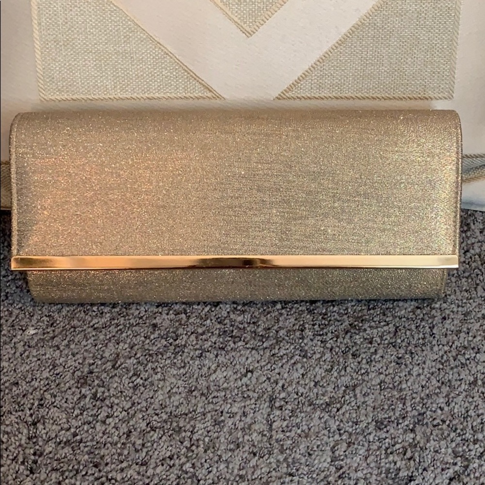 Gold sparkle clutch.